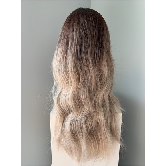NEW Long Ombre Blonde Body Wave Synthetic Wig - Picture 3 of 3
